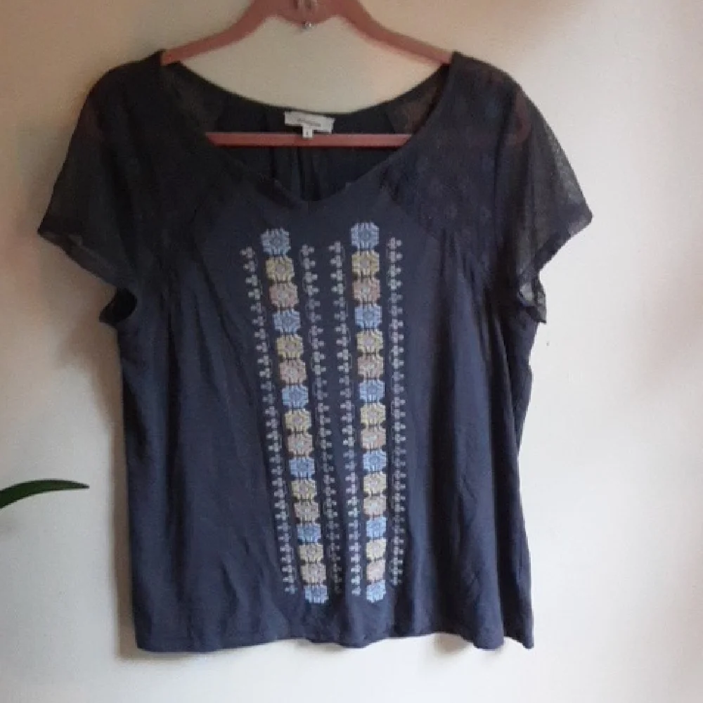 Embroidered Sundance Gray Top - Picture 1 of 4